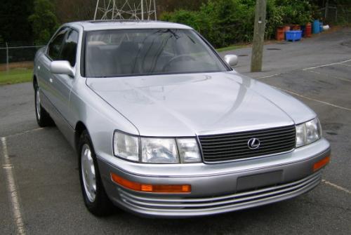 Photo of a 1994 Lexus LS in Alpine Silver Metallic (paint color code 199)