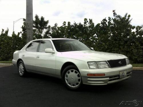 Photo of a 1995-2000 Lexus LS in Diamond White Pearl (paint color code 051)