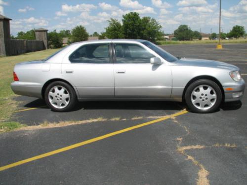 Photo of a 1995-2000 Lexus LS in Alpine Silver Metallic (paint color code 199)