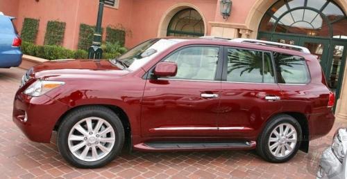 Photo of a 2008-2013 Lexus LX in Noble Spinel Mica (paint color code 3R7)