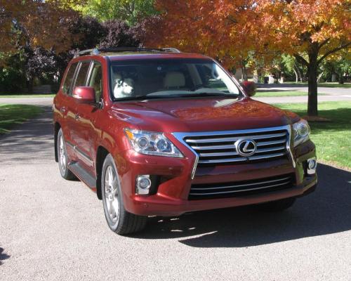 Photo of a 2008-2013 Lexus LX in Noble Spinel Mica (paint color code 3R7)