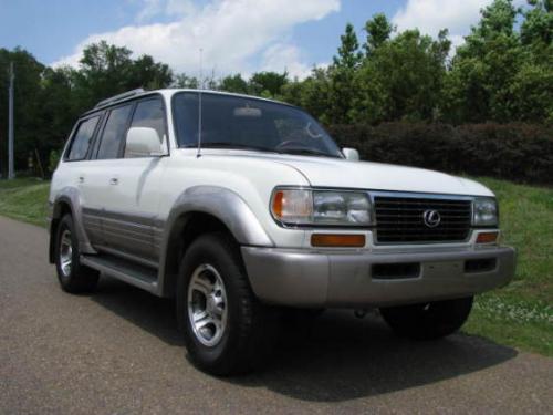 Photo of a 1996-1997 Lexus LX in White (paint color code 045)