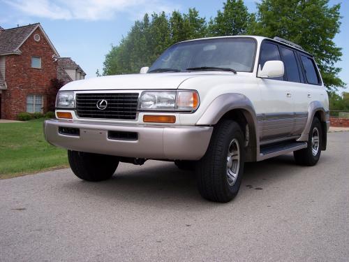 Photo of a 1996-1997 Lexus LX in White (paint color code 045)