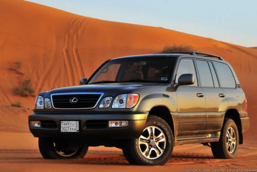 Photo of a 1998-2002 Lexus LX in Riverock Green Mica (paint color code 1C3)