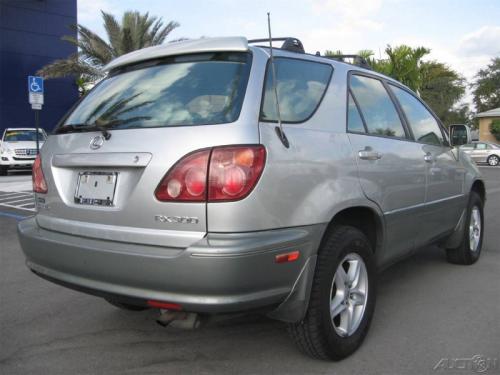 Photo of a 1999-2003 Lexus RX in Millennium Silver Metallic (paint color code 1C0)