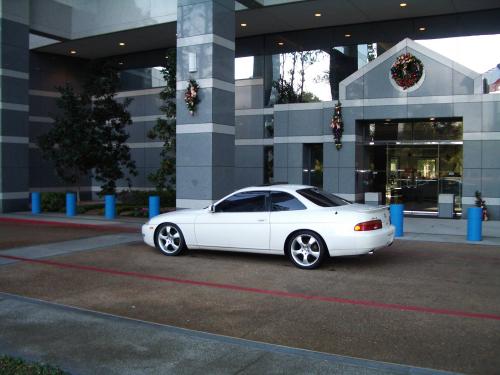 Photo of a 1992-1998 Lexus SC in Diamond White Pearl (paint color code 051)