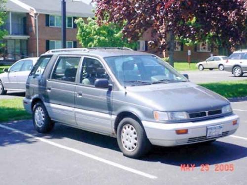 Photo of a 1992-1993 Mitsubishi Expo in Kensington Gray on Ascot Silver Metallic (paint color code H1A)