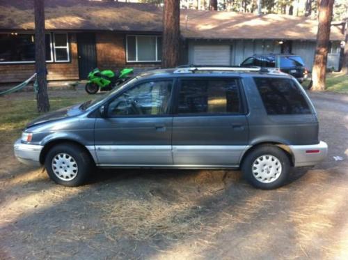 Photo of a 1992-1993 Mitsubishi Expo in Kensington Gray on Ascot Silver Metallic (paint color code H1A)