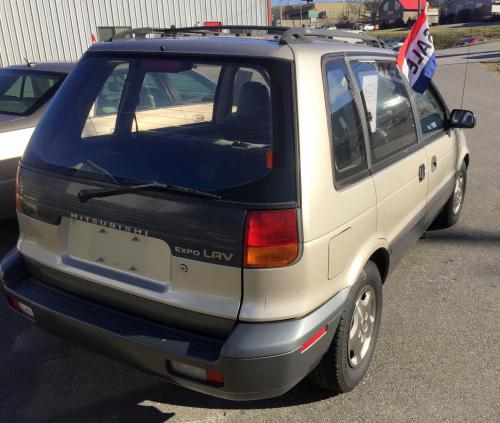 Photo of a 1992-1993 Mitsubishi Expo in Nairobi Beige Metallic on Kensington Gray (paint color code S2H)