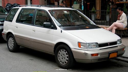 Photo of a 1992-1993 Mitsubishi Expo in Summit White on Nairobi Beige Metallic (paint color code W5H)