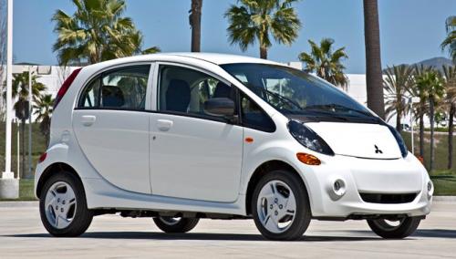 Photo of a 2012-2017 Mitsubishi I-MIEV in Diamond White Pearl (paint color code NAB)