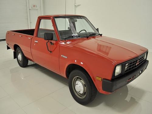 Photo of a 1983-1985 Mitsubishi Truck in Safari Red (paint color code R14)