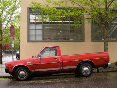 Photo of a 1983-1985 Mitsubishi Truck in Safari Red (paint color code R14)