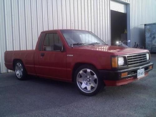 Photo of a 1988-1996 Mitsubishi Truck in Baja Red (paint color code R82)