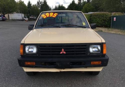 Photo of a 1987-1988 Mitsubishi Truck in Florence Beige (paint color code S70)