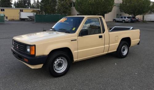 Photo of a 1987-1988 Mitsubishi Truck in Florence Beige (paint color code S70)