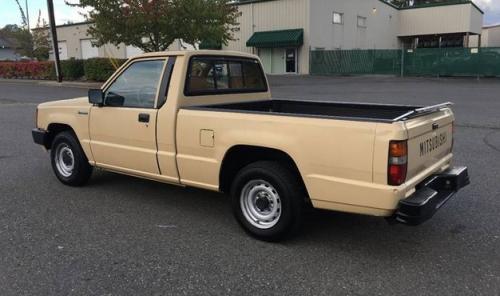 Photo of a 1987-1988 Mitsubishi Truck in Florence Beige (paint color code S70)