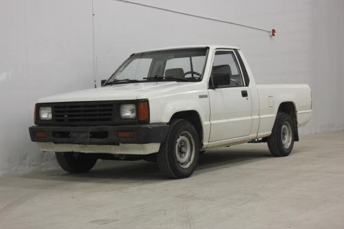 Photo of a 1987 Mitsubishi Truck in Windsor White (paint color code W30)