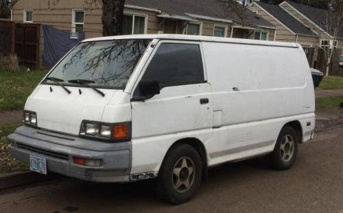 Photo of a 1987-1988 Mitsubishi Wagon in Windsor White (paint color code W30)