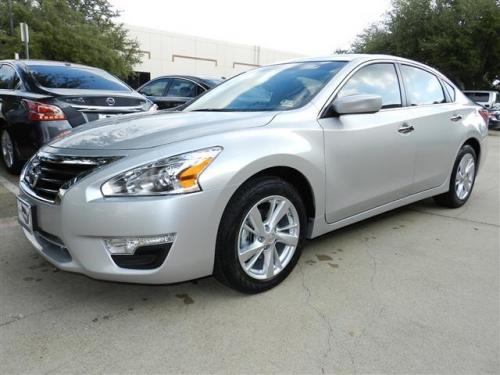 Photo of a 2013-2018 Nissan Altima in Brilliant Silver (paint color code K23)