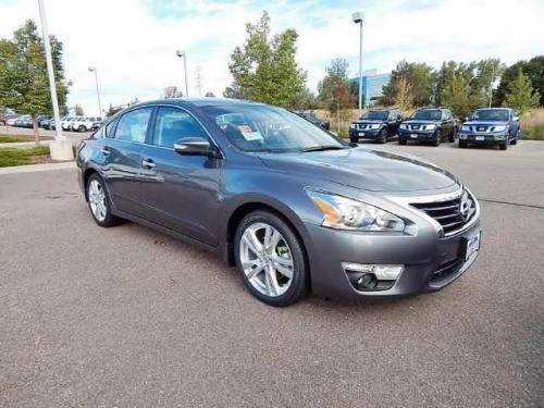 Photo of a 2014-2018 Nissan Altima in Gun Metallic (paint color code KAD)