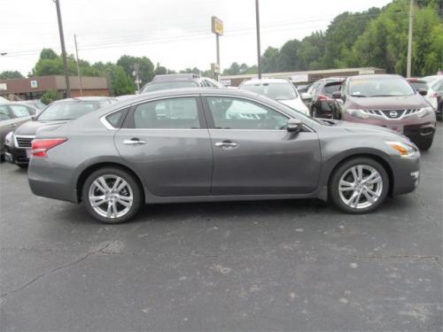 Photo of a 2014-2018 Nissan Altima in Gun Metallic (paint color code KAD)