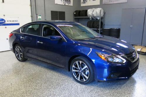 Photo of a 2016-2018 Nissan Altima in Deep Blue Pearl (paint color code RAY)