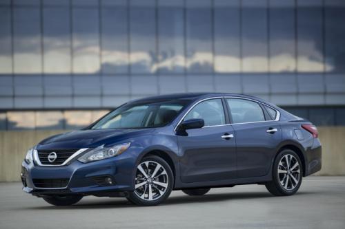 Photo of a 2016-2018 Nissan Altima in Deep Blue Pearl (paint color code RAY)