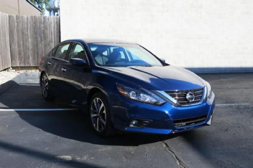 Photo of a 2016-2018 Nissan Altima in Deep Blue Pearl (paint color code RAY)