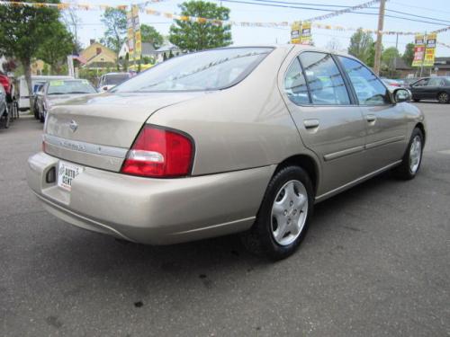 Photo of a 2000-2001 Nissan Altima in Sandrift Beige (paint color code CV4)