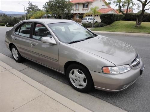 Photo of a 2000-2001 Nissan Altima in Sandrift Beige (paint color code CV4)