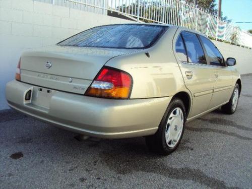 Photo of a 1998-1999 Nissan Altima in Champagne (paint color code ES0)