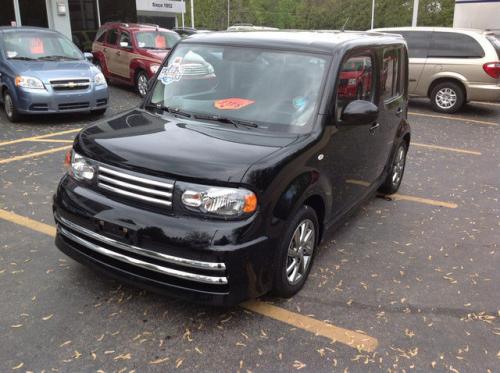 Photo of a 2009 Nissan Cube in Super Black (paint color code KH3)