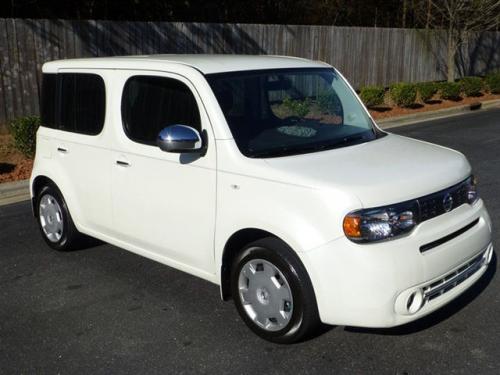 Photo of a 2009-2011 Nissan Cube in White Pearl (paint color code QX1)