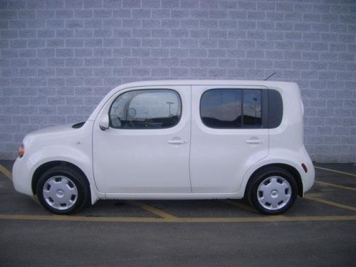 Photo of a 2009-2011 Nissan Cube in White Pearl (paint color code QX1)