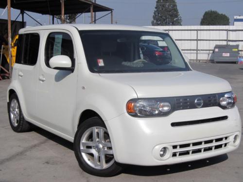 Photo of a 2009-2011 Nissan Cube in White Pearl (paint color code QX1)