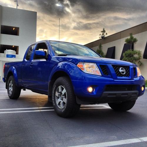 Photo of a 2012-2015 Nissan Frontier in Metallic Blue (paint color code B17)