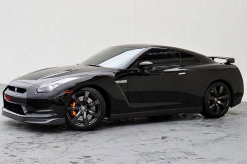 Photo of a 2009-2011 Nissan GT-R in Black Obsidian (paint color code KH3)