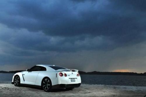 Photo of a 2009 Nissan GT-R in Ivory Pearl (paint color code QX1)