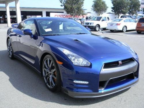 Photo of a 2012-2019 Nissan GT-R in Deep Blue Pearl (paint color code RAY)