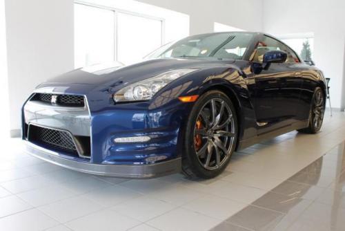 Photo of a 2012-2019 Nissan GT-R in Deep Blue Pearl (paint color code RAY)