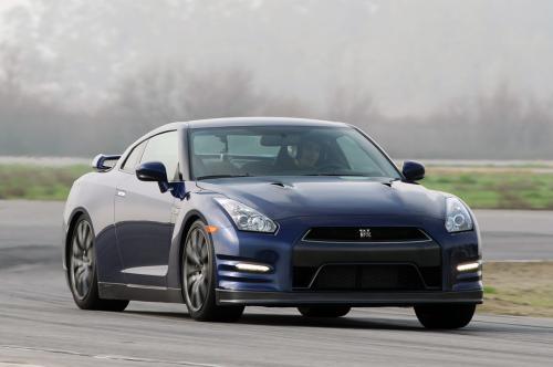 Photo of a 2012-2019 Nissan GT-R in Deep Blue Pearl (paint color code RAY)