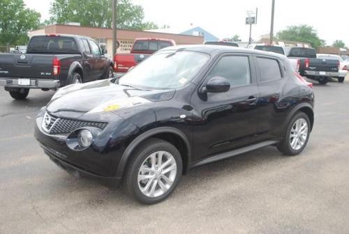 Photo of a 2011-2014 Nissan Juke in Sapphire Black (paint color code B20)