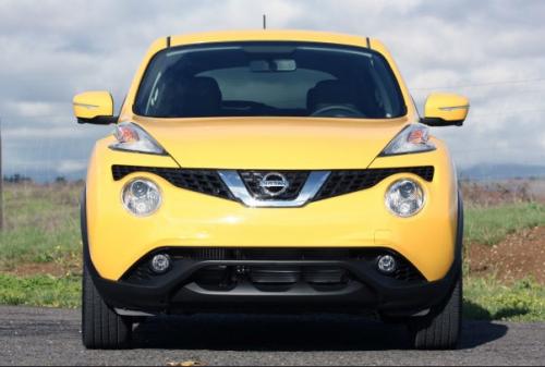 Photo of a 2015-2017 Nissan Juke in Solar Yellow (paint color code EAV)