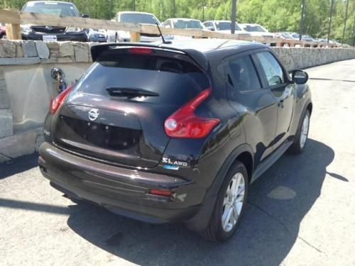 Photo of a 2014-2017 Nissan Juke in Bordeaux Black (paint color code GAB)