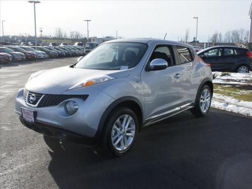 Photo of a 2013-2017 Nissan Juke in Brilliant Silver (paint color code K23)