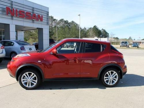 Photo of a 2011-2017 Nissan Juke in Cayenne Red (paint color code NAH)