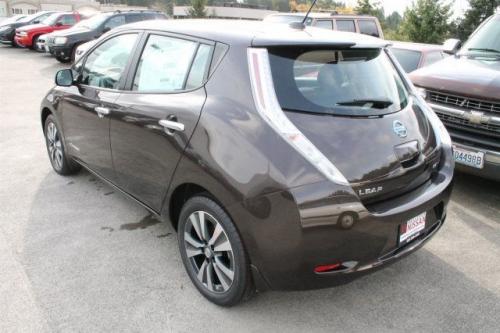 Photo of a 2016-2017 Nissan Leaf in Forged Bronze (paint color code CAT)