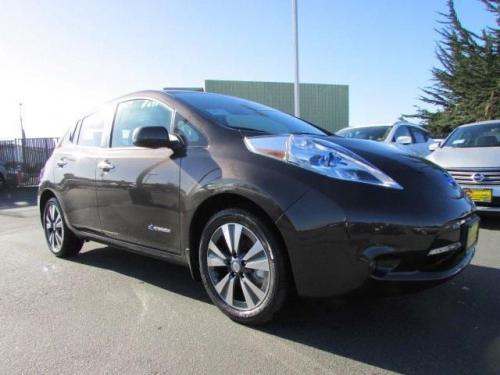 Photo of a 2016-2017 Nissan Leaf in Forged Bronze (paint color code CAT)