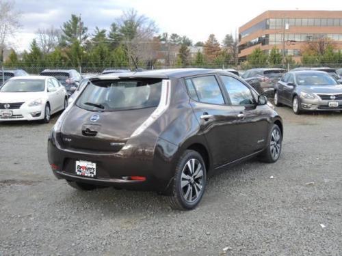 Photo of a 2016-2017 Nissan Leaf in Forged Bronze (paint color code CAT)